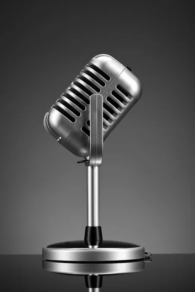 Retro mikrofon na szary — Zdjęcie stockowe
