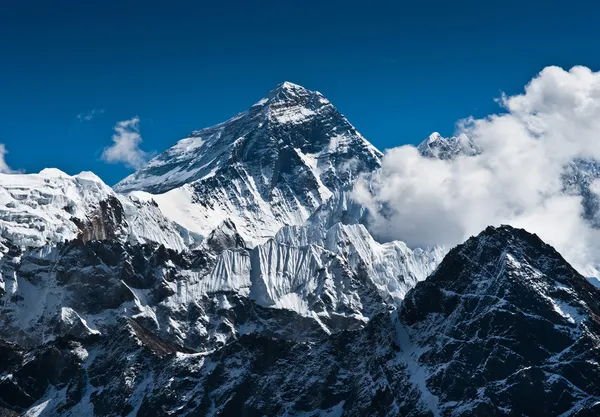 Everest Mountain Peak - the top of the world — Stock Photo, Image