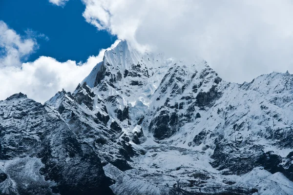 在喜马拉雅山脉、 尼泊尔塔姆塞尔古峰 — 图库照片