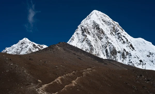 Sommet Pumo ri Kala Patthar en Himalaya — Photo