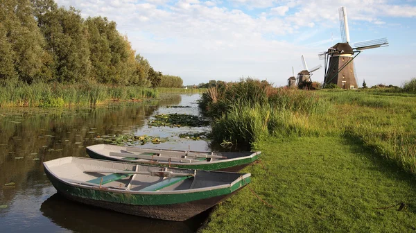 オランダの風車の風景 — ストック写真