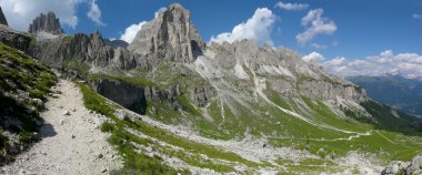 dolomites içinde yürüyüş yolu