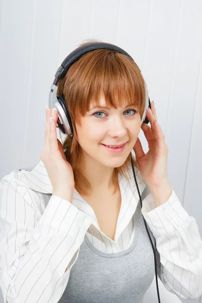 The girl in headphones — Zdjęcie stockowe