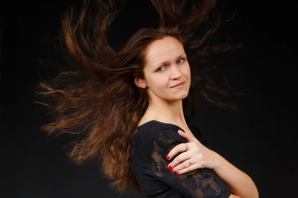 Lány folyik hosszú hair — Stock Fotó