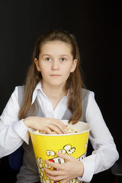 Mädchen im Kino — Stockfoto