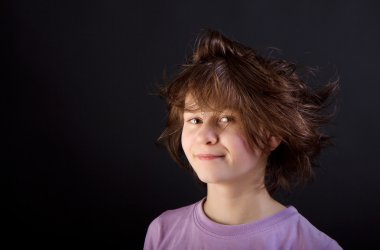 Tousled eğlenceli kız çocuk