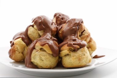 Profiterol tatlısı