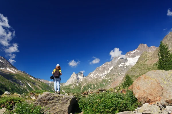 Hiker in Ferret Valley — Stock Photo, Image