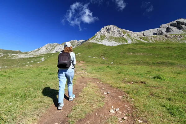 Wanderer in den Dolomiten — Stockfoto