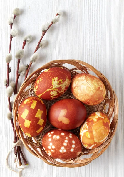 复活节彩蛋上色与洋葱皮 — 图库照片