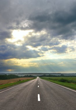 gün batımında yol