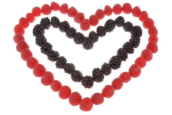 做成树莓和黑莓的心 — 图库照片