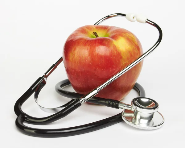 Apfel und Stethoskop — Stockfoto
