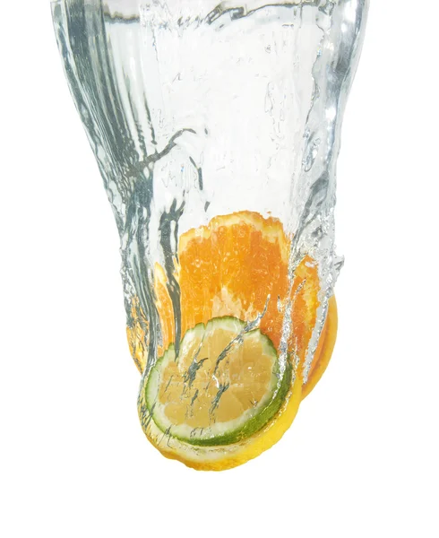 水を落とし、新鮮なオレンジ — ストック写真