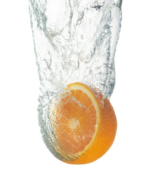 Fresh orange dropped into water — Stock Photo, Image