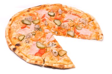 pizza sosu, peynir, marine edilmiş domuz eti, jambon, biber, turşusu