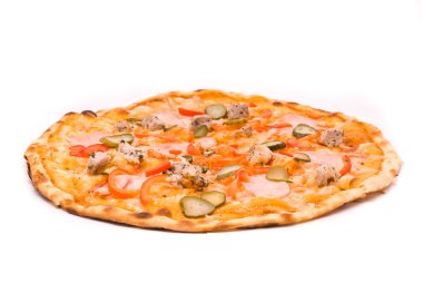 pizza sosu, peynir, marine edilmiş domuz eti, jambon, biber, turşusu