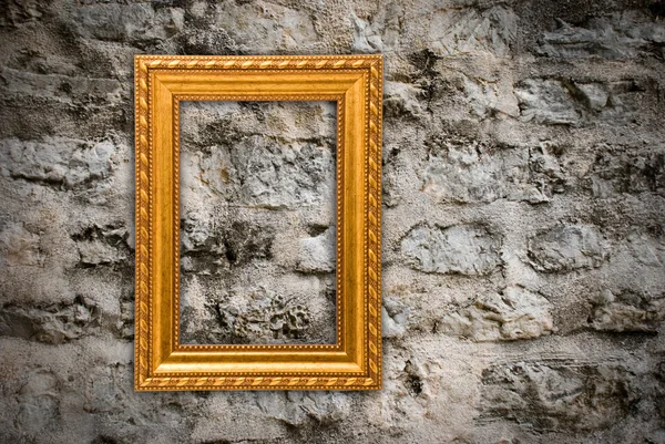 Cornice in oro su un vecchio sfondo della parete — Foto Stock