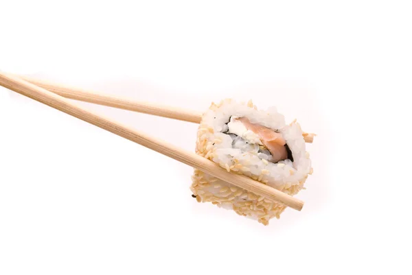 Sushi com pauzinhos isolados sobre fundo branco — Fotografia de Stock