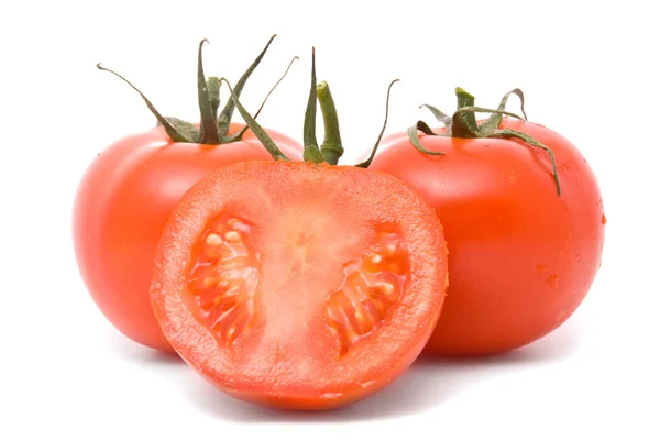 Verse tomaten geïsoleerd op wit. — Stockfoto