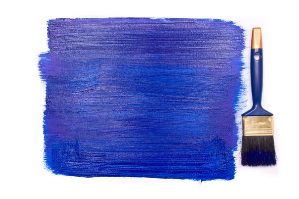 Cepillo profesional con pintura azul sobre fondo blanco — Foto de Stock