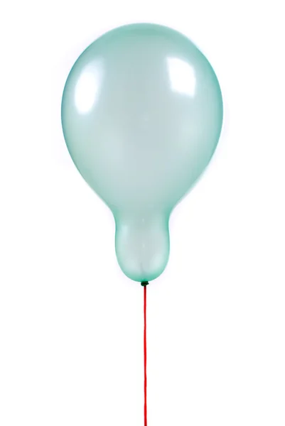 Grüner Ballon auf weißem Hintergrund — Stockfoto
