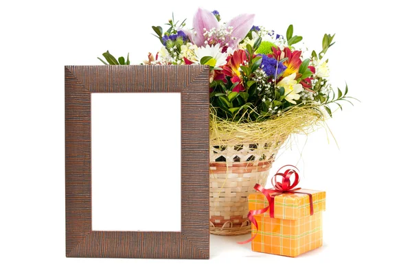 Gift box and wooden picture frame with flowers on white backgrou — Stock Photo, Image