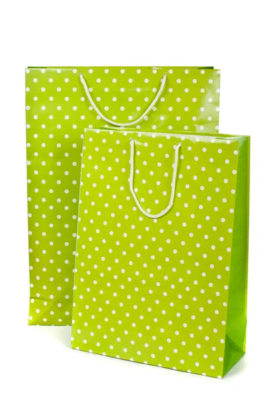 Зелена паперова сумка для покупок ізольована на білому тлі — стокове фото
