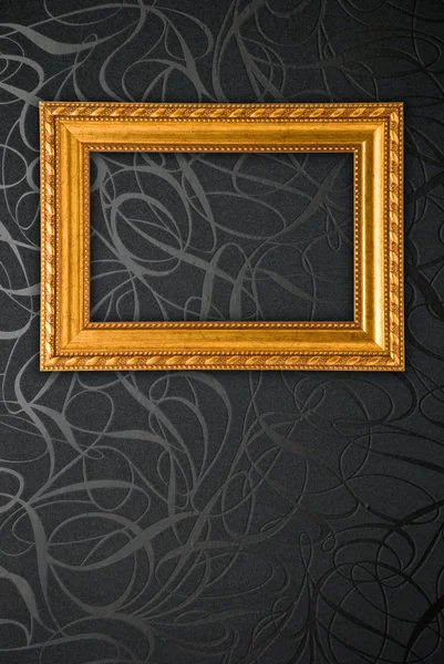 Gouden frame op zwarte vintage wallpaper achtergrond — Stockfoto