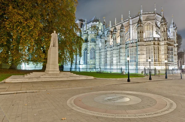 King George V statue at London, England — Stock Photo, Image