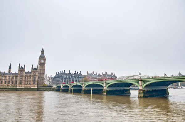 Westminster Bridge em Londres, Inglaterra — Fotografia de Stock