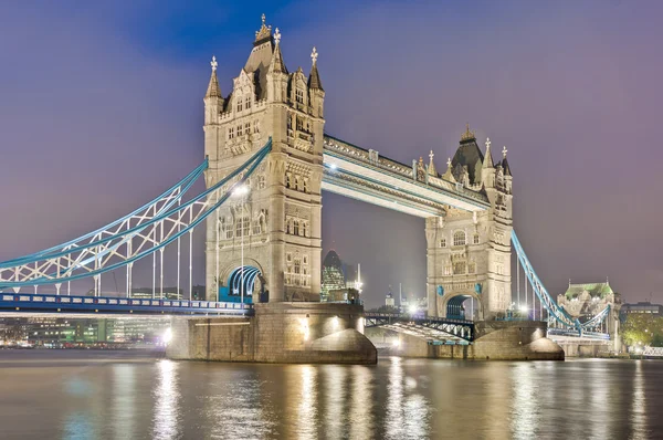 Tower Bridge en Londres, Inglaterra —  Fotos de Stock