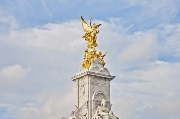 在伦敦，英国维多利亚女王纪念碑 — 图库照片