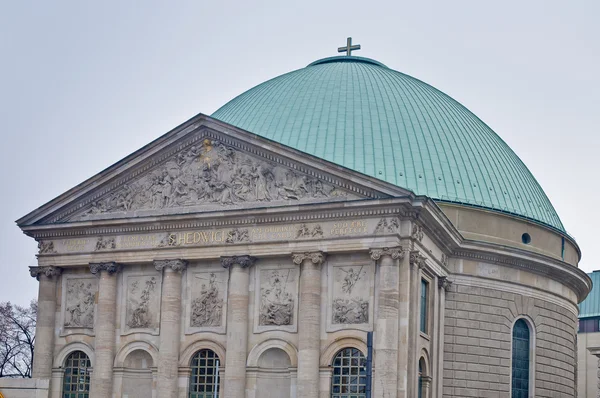 圣-hedwigs-kathedrale 在柏林，德国 — 图库照片