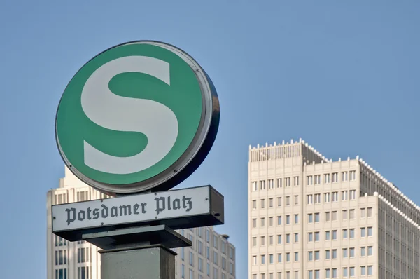 Potsdamer platz u-bahn işareti, berlin, Almanya — Stok fotoğraf