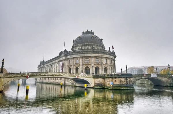 Bodemuseum ligger på berlin, Tyskland — Stockfoto