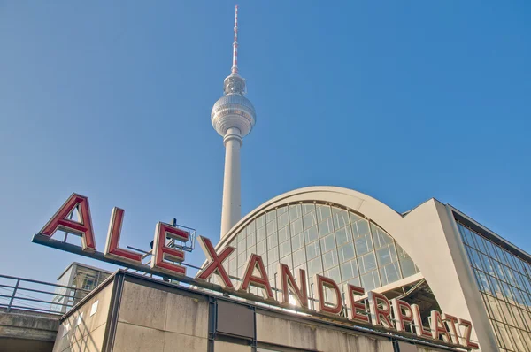 Alexanderplatz, im zentralen bezirk mitte von berlin. — Stockfoto