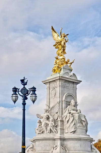 Królowa Wiktoria pomnik w Londynie, Anglia — Zdjęcie stockowe