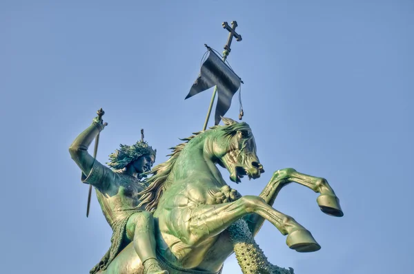 圣 • 乔治战斗龙雕像在柏林，德国 — 图库照片