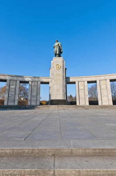 Sowjetische ehrenmal på berlin, Tyskland — Stockfoto