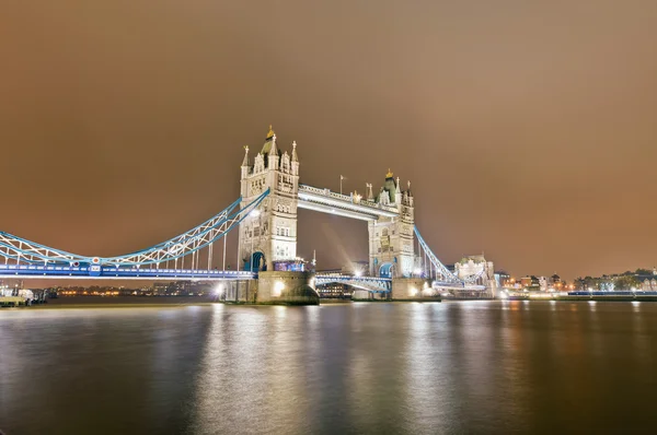 Tower Bridge in London, England — Stockfoto