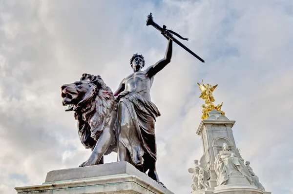 Mémorial de la Reine Victoria à Londres, Angleterre — Photo