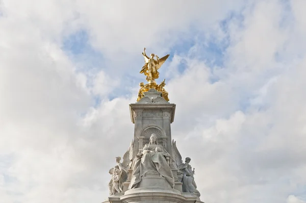 Londra, İngiltere'de Kraliçe victoria Anıtı — Stok fotoğraf