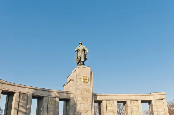 Sowjetische ehrenmal på berlin, Tyskland — Stockfoto