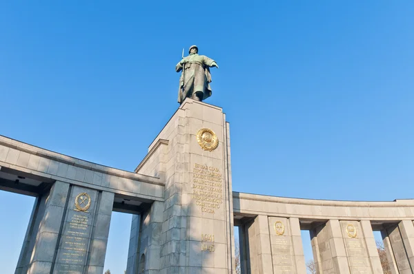 Sowjetische ehrenmal på berlin, Tyskland — Stockfoto