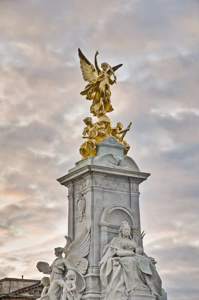 Memorial da Rainha Vitória em Londres, Inglaterra — Fotografia de Stock