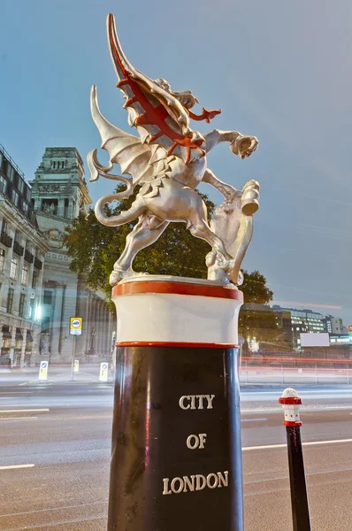 Zilveren draak in Londen, Engeland — Stockfoto