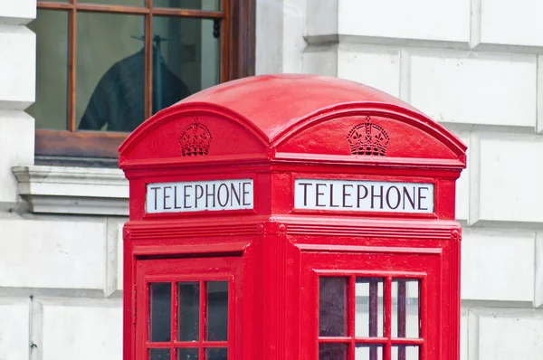 Telefone vermelho em Londres, Inglaterra — Fotografia de Stock
