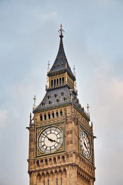 De Big ben toren klok in Londen, Engeland — Stockfoto