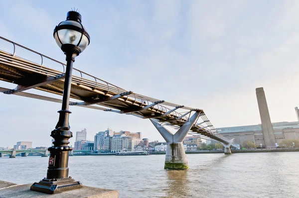 在伦敦，英国千年桥 — 图库照片